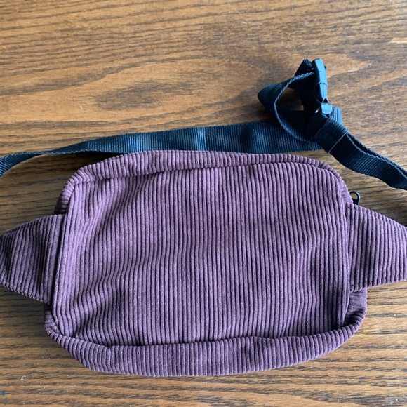 Justin Bieber x Tim Horton’s tim biebs brown corduroy collectible Fanny pack EUC - Picture 4 of 5